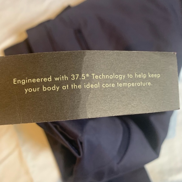 Navy Blue Banana Republic Men’s Core Temperature Slim Dress Pants in size 31x30. - Picture 4 of 7